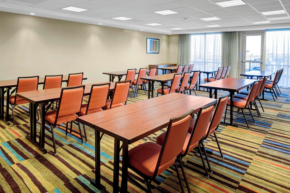 Fairfield Inn And Suites By Marriott Hollister 37/49