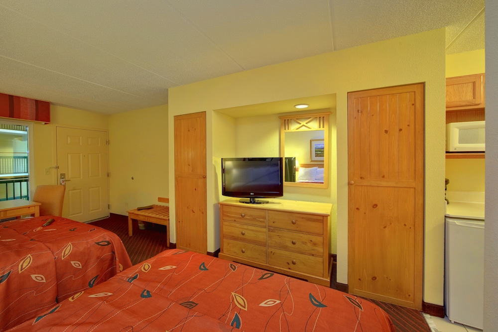 Econo Lodge Pigeon Forge Riverside 27/34