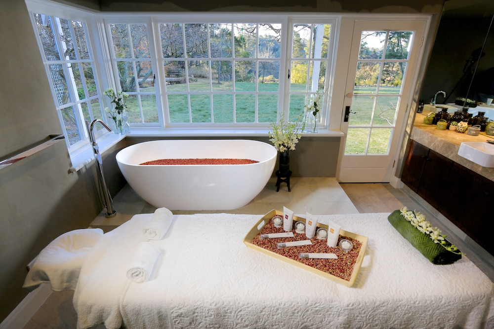 Parklands Country Gardens and Lodges 47/66