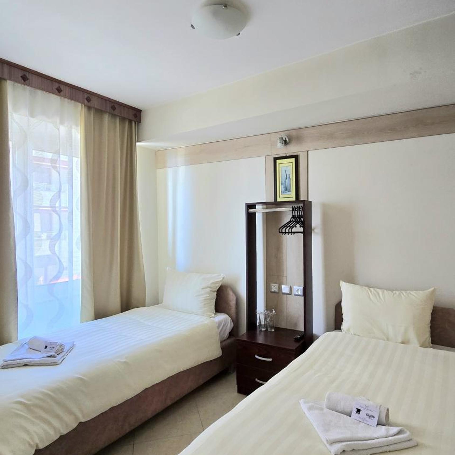 Superior, Suite, Lateral Side Lake View