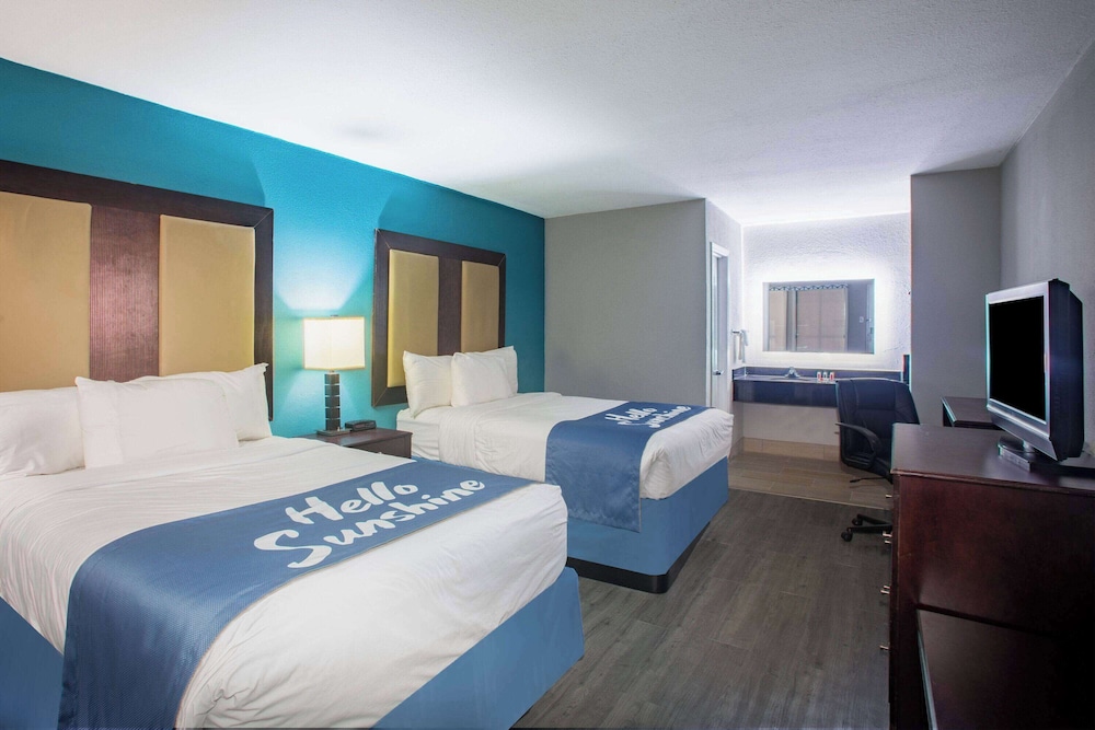 Days Inn By Wyndham Mobile I-65 8/25