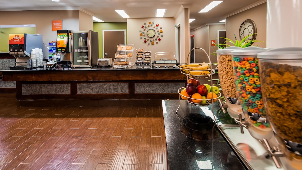 Best Western Inn & Suites New Braunfels 10/35