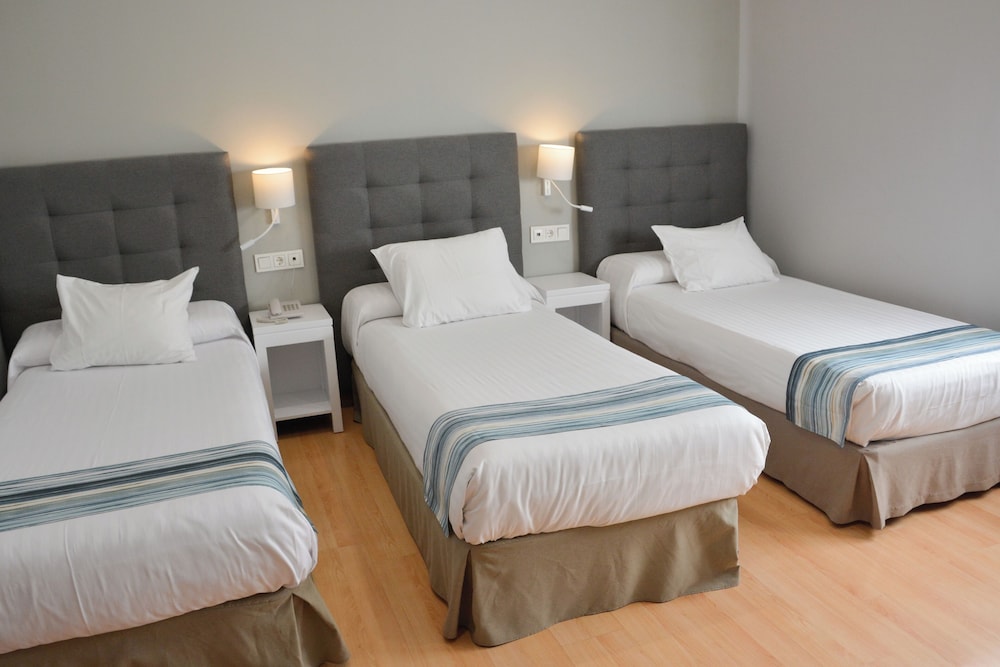 ROOM, TRIPLE, 3 BEDS