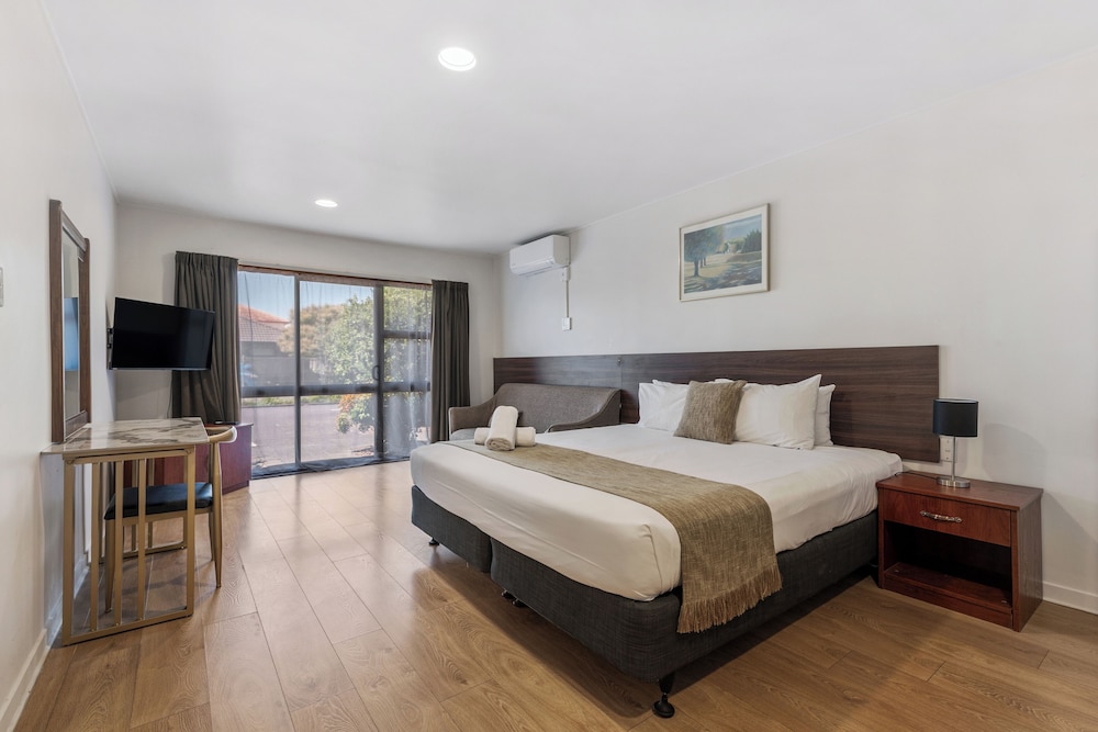 Garden Inn Airport 10/50