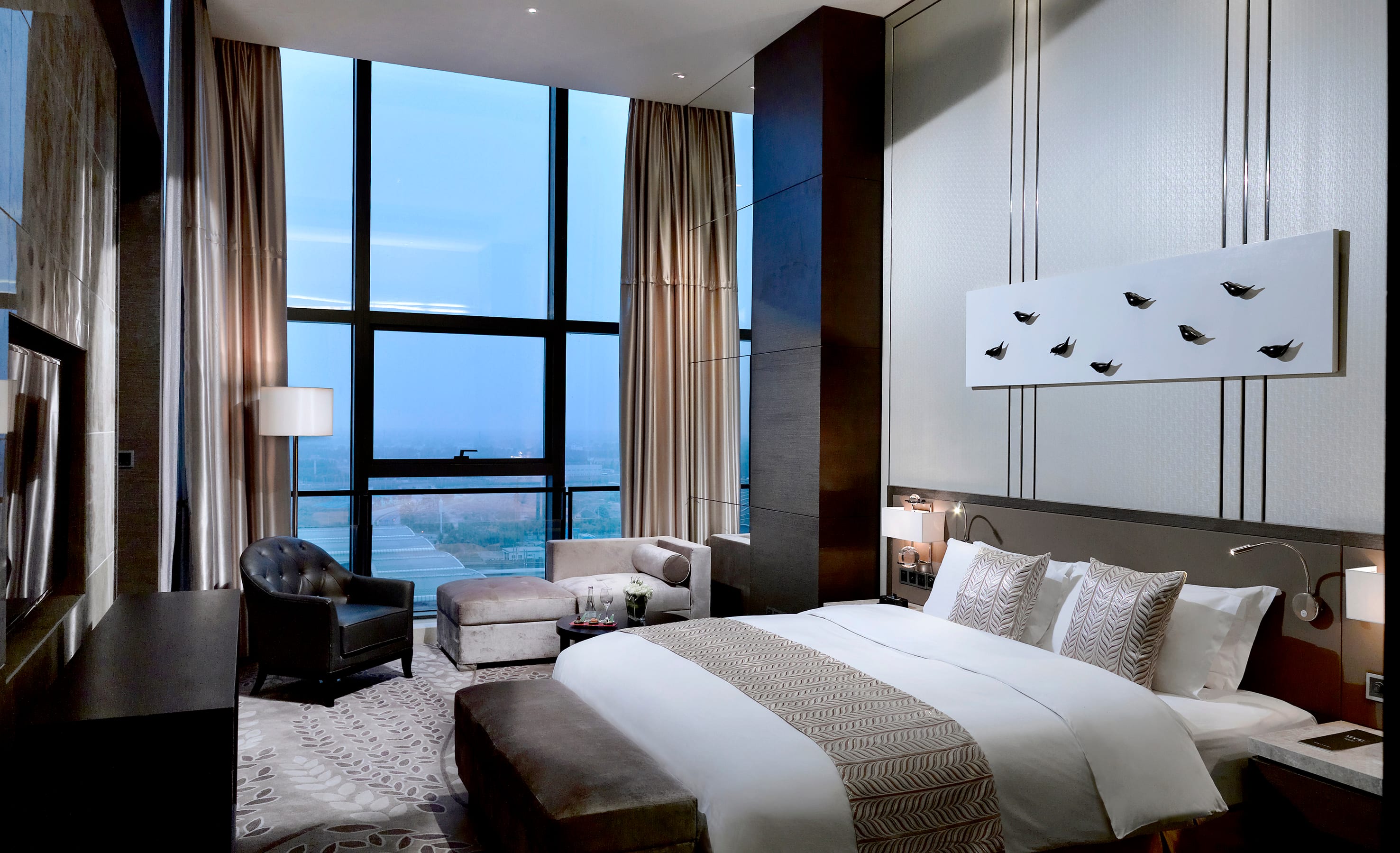 Presidential, the Level, Suite