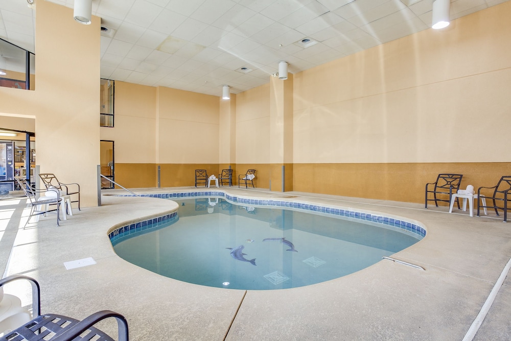 Mountain Vista Inn and Suites 9/57