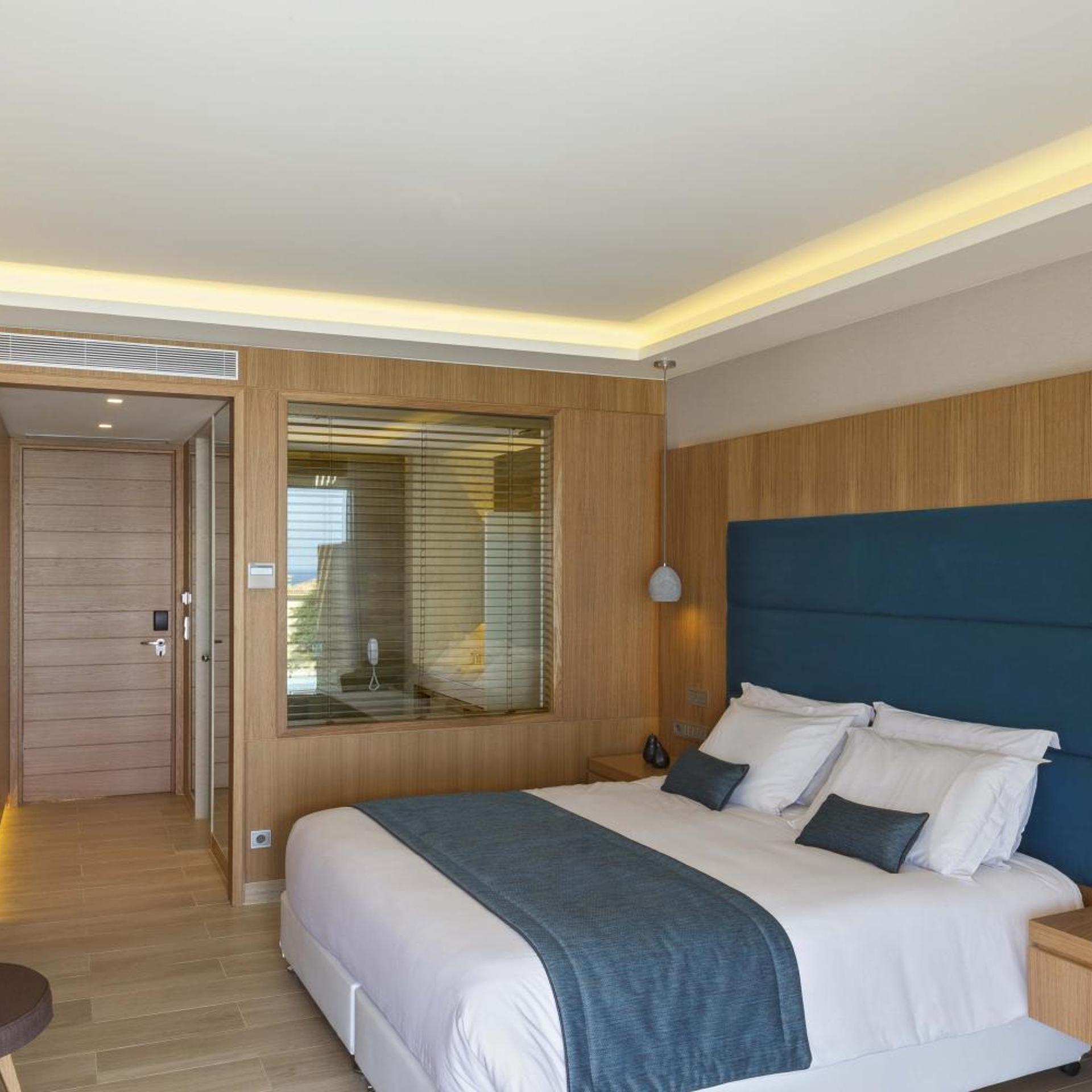 Swim Up, Deluxe, Double Bed, Lateral Side Sea View