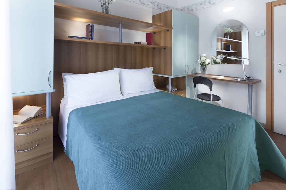ECONOMY, DOUBLE OR TWIN BED