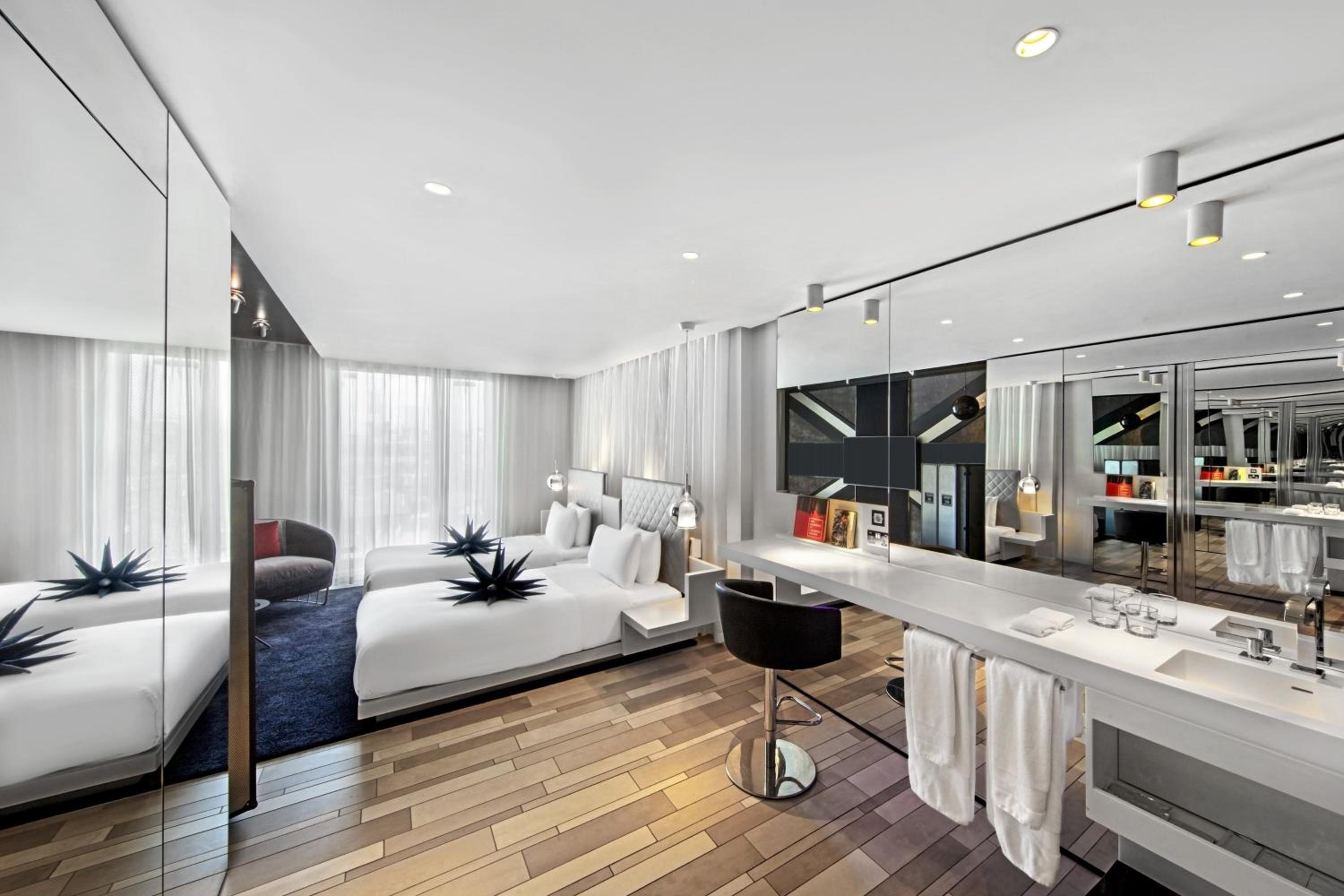 Fabulous, Guest Room, Twin Beds