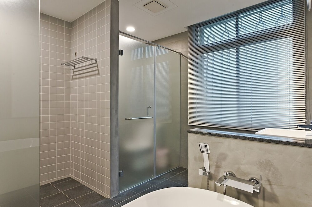 1 BEDROOM, BASIC, DOUBLE BED
