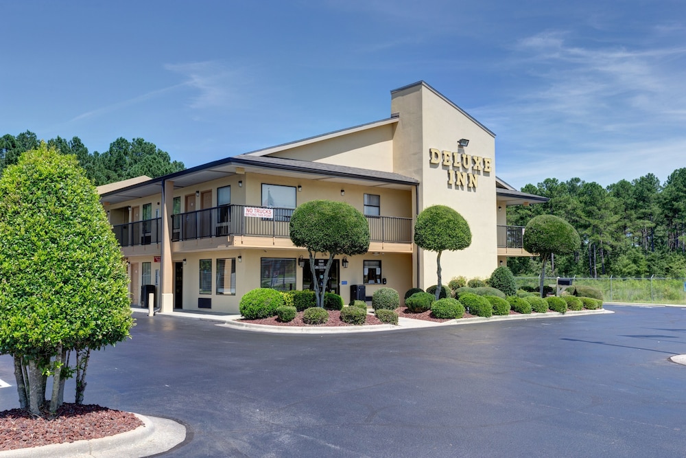 Deluxe Inn Fayetteville 4/61