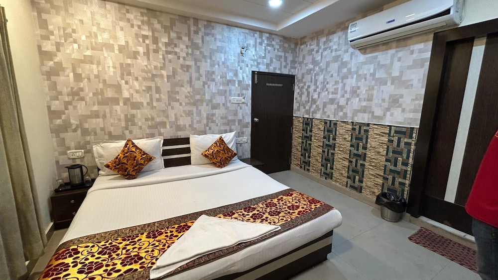 Hotel Sahu 19/49