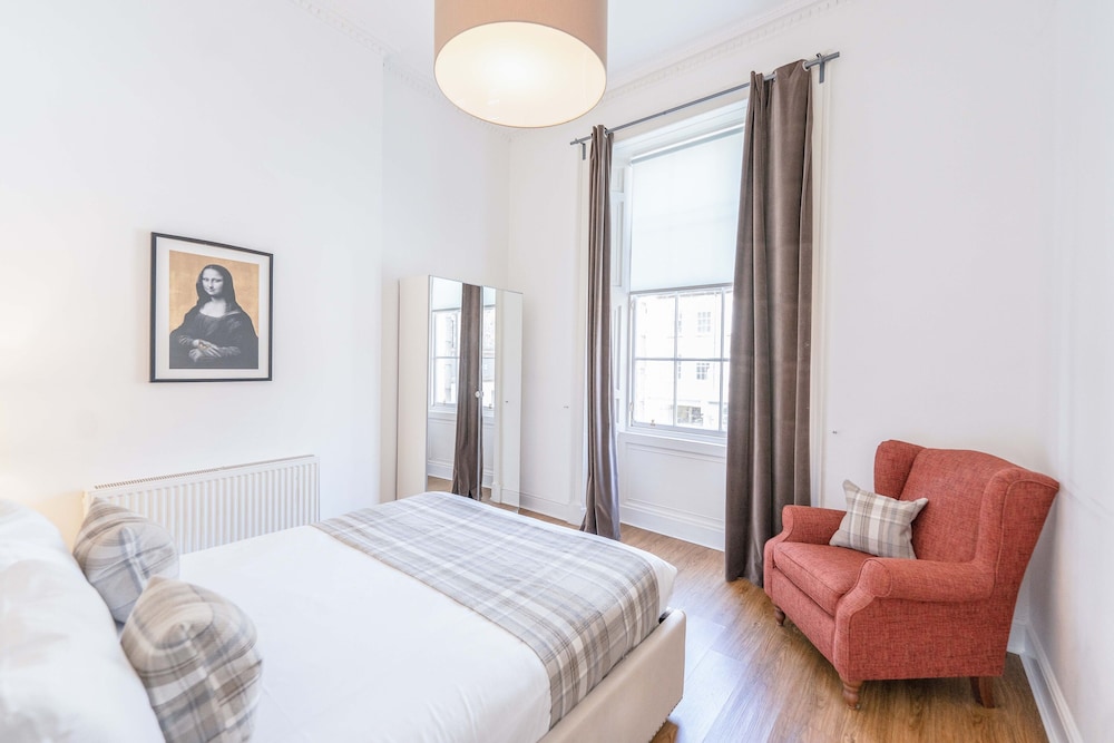 apartment, multiple beds