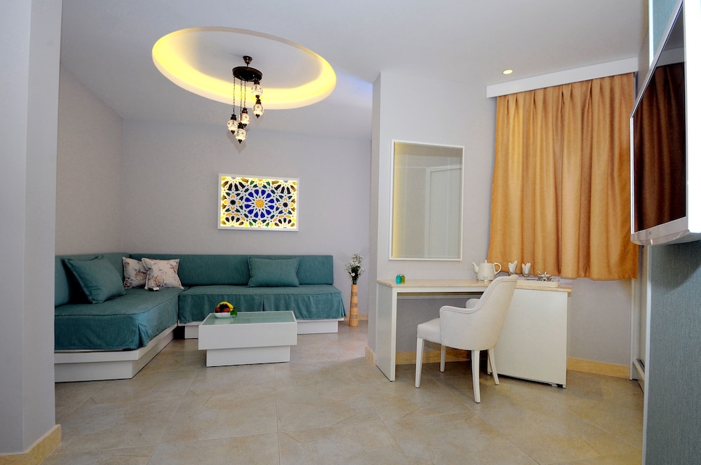 Sea Breeze Hotel And Apartments 29/50