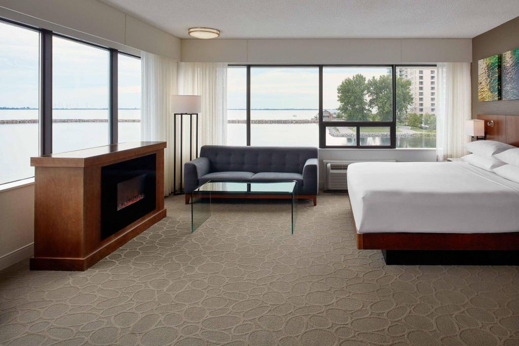 Guest Room, Deluxe, King Bed, Water Front, Large, Corner