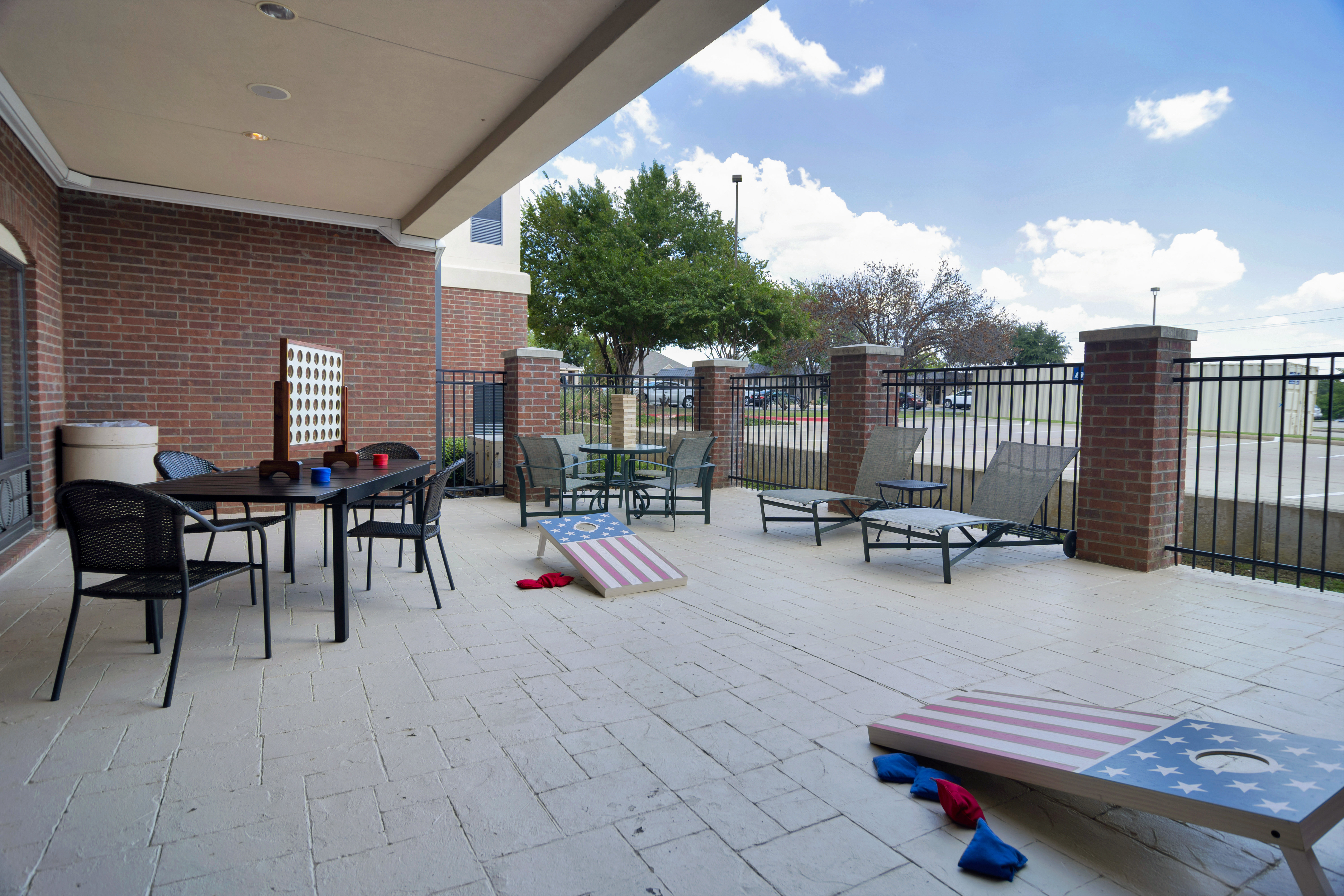 Holiday Inn Express Hotel And Suites Dfw West Hurst 74/74