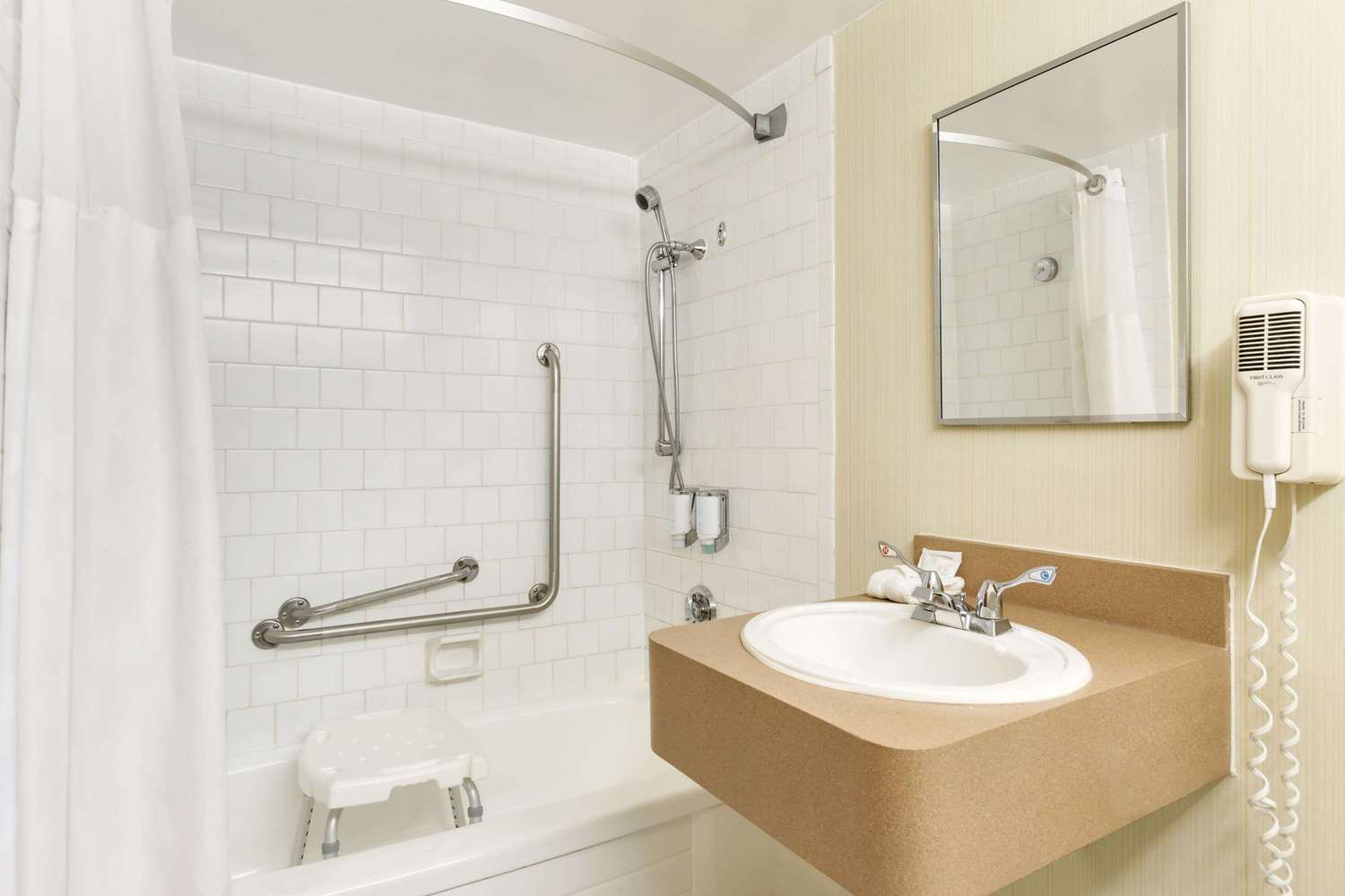 Ramada by Wyndham Belleville Harbourview Conference Centre 13/13