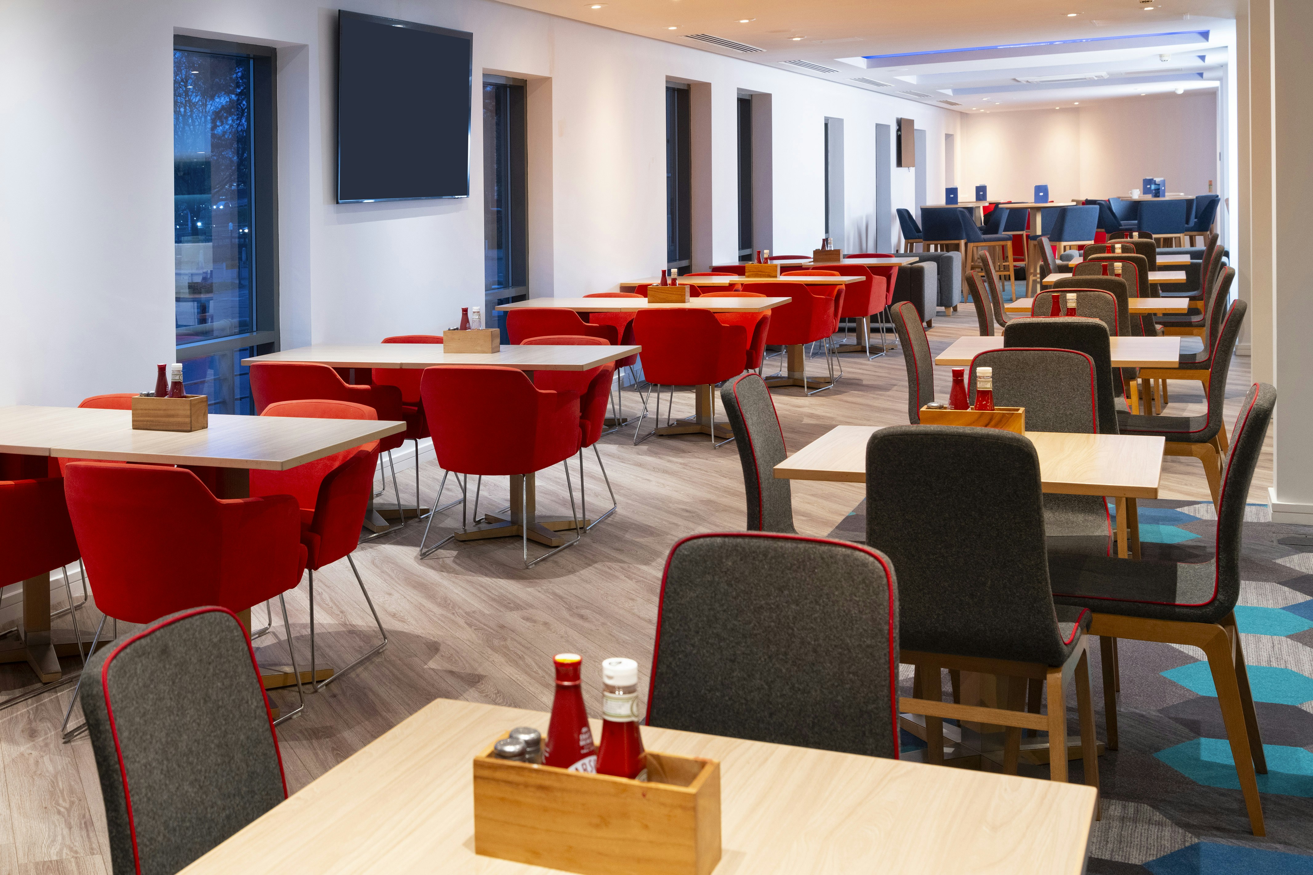 Holiday Inn Express Stevenage 64/66