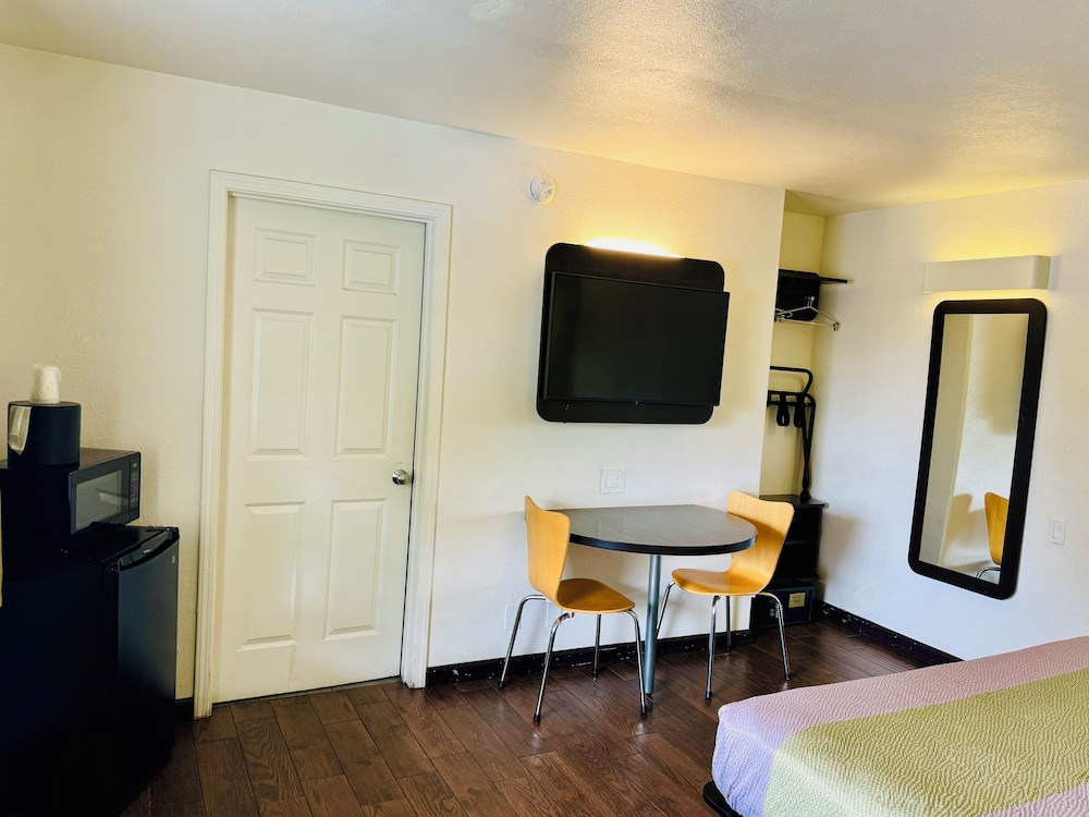 Motel 6 Monterey Downtown 39/66