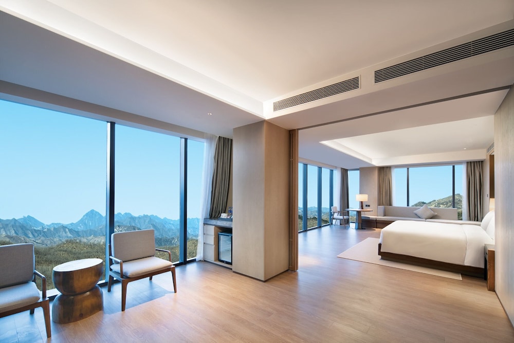 Crowne Plaza Zunhua Hot Spring Town 40/71