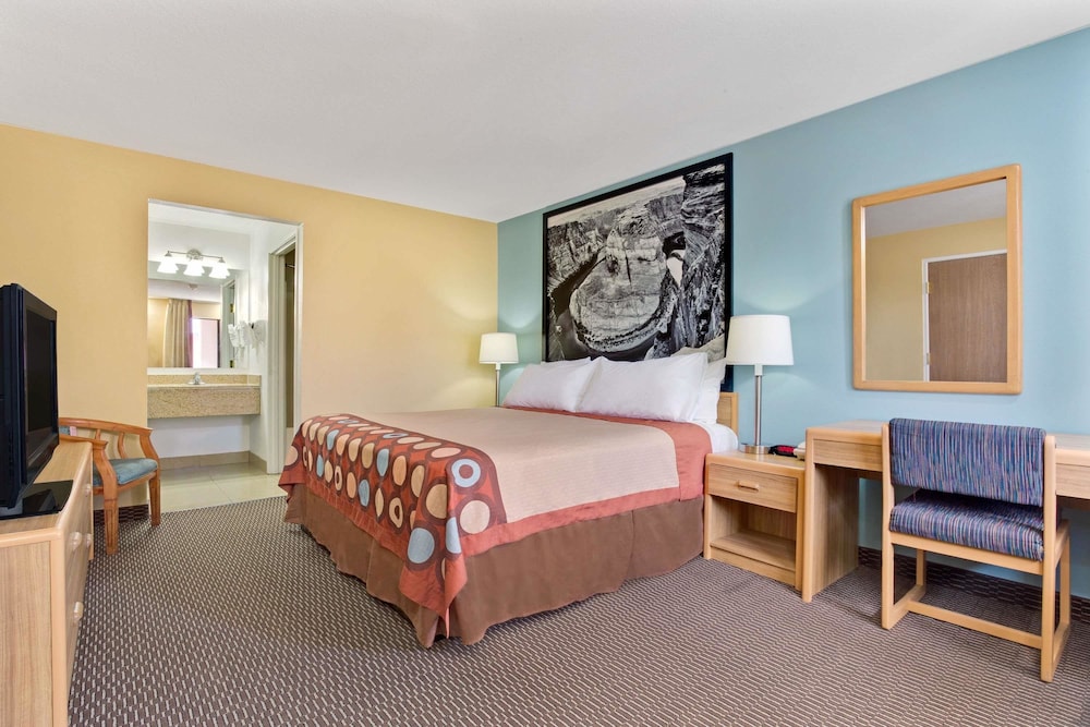 Super 8 by Wyndham Tucson/Grant Road Area AZ 10/50