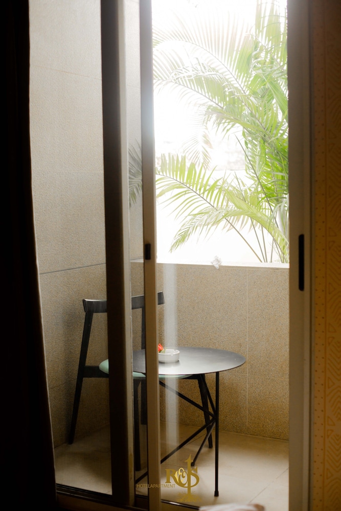 Roots Hotel Apartment 36/39