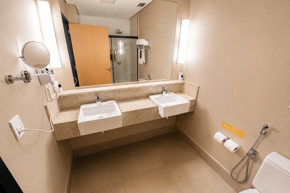 Hotel Royal Tulip Holambra 44/48