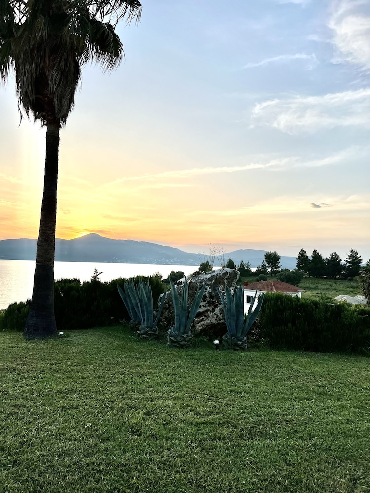 Thalassa Hotel 38/57
