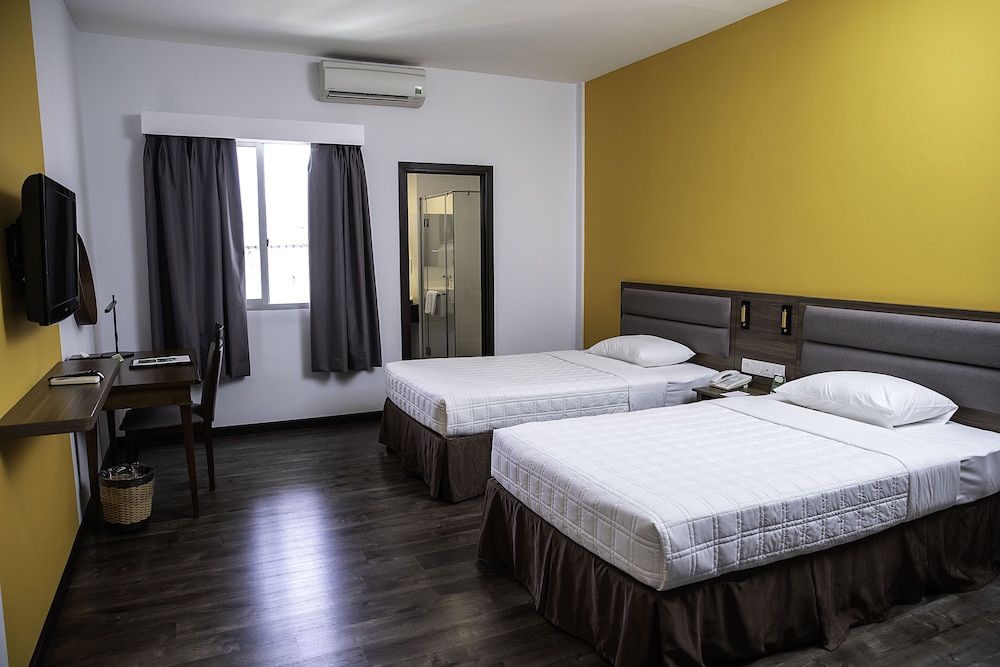 DELUXE, EXECUTIVE, DOUBLE OR TWIN BED