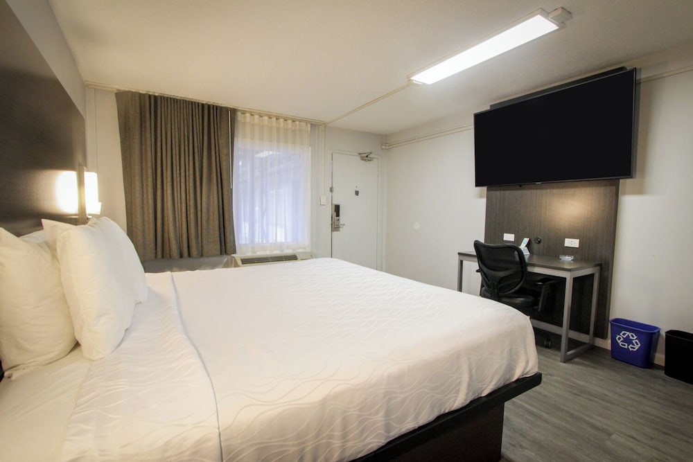 Envi Boutique Hotel 24/74