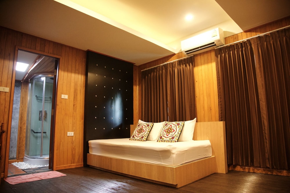 Poohbar Resort & Lotusdive 35/72