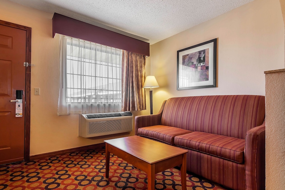 Quality Inn & Suites Owasso US-169 26/45