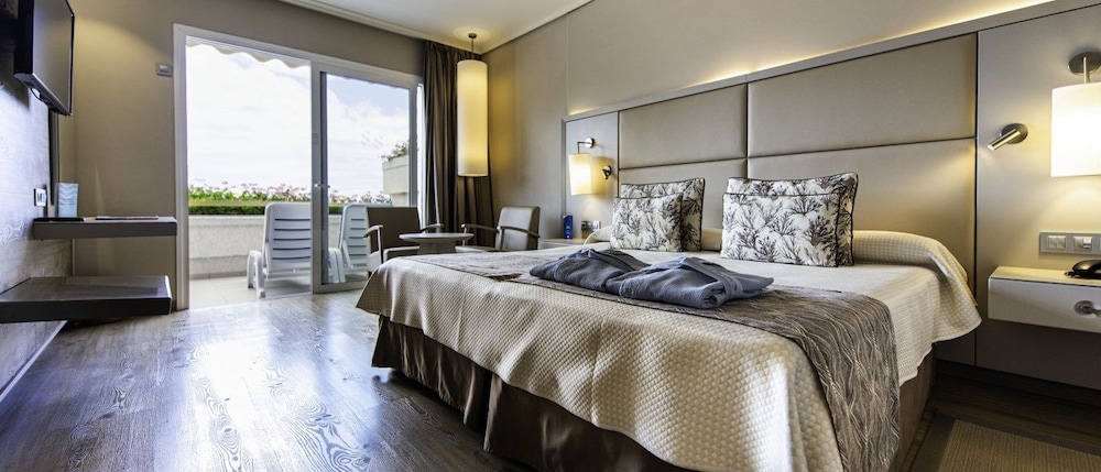 Room, Twin Beds, Pool or Sea View, Balcony