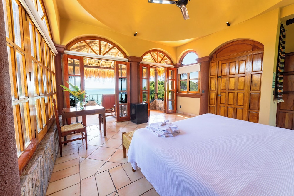 EXECUTIVE, SUITE, SEA VIEW