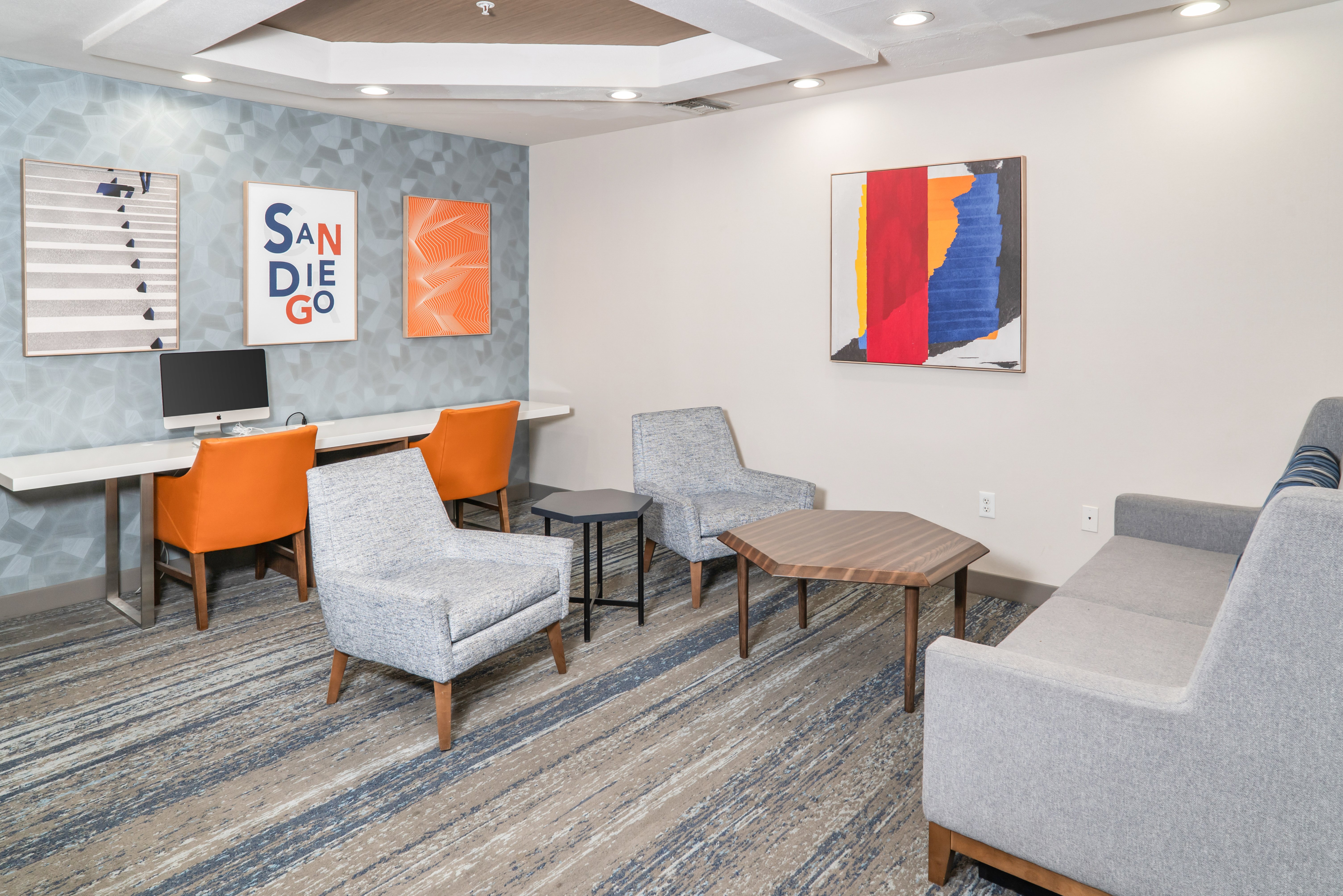 Holiday Inn Express Hotel Suites San Diego Otay 47/77