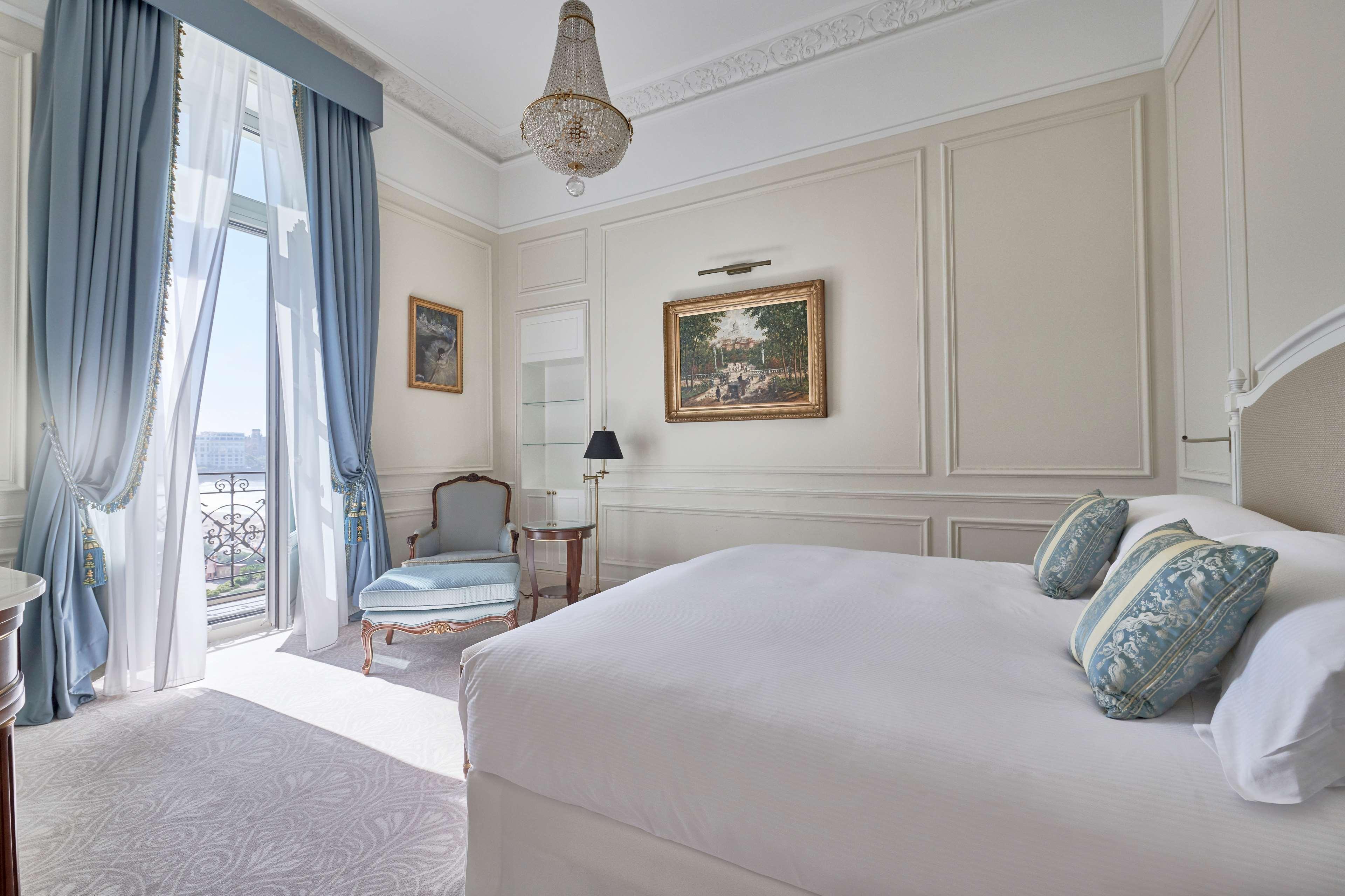 Ambassador, Suite