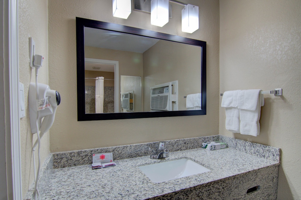 WESTBRIDGE INN AND SUITES 33/39