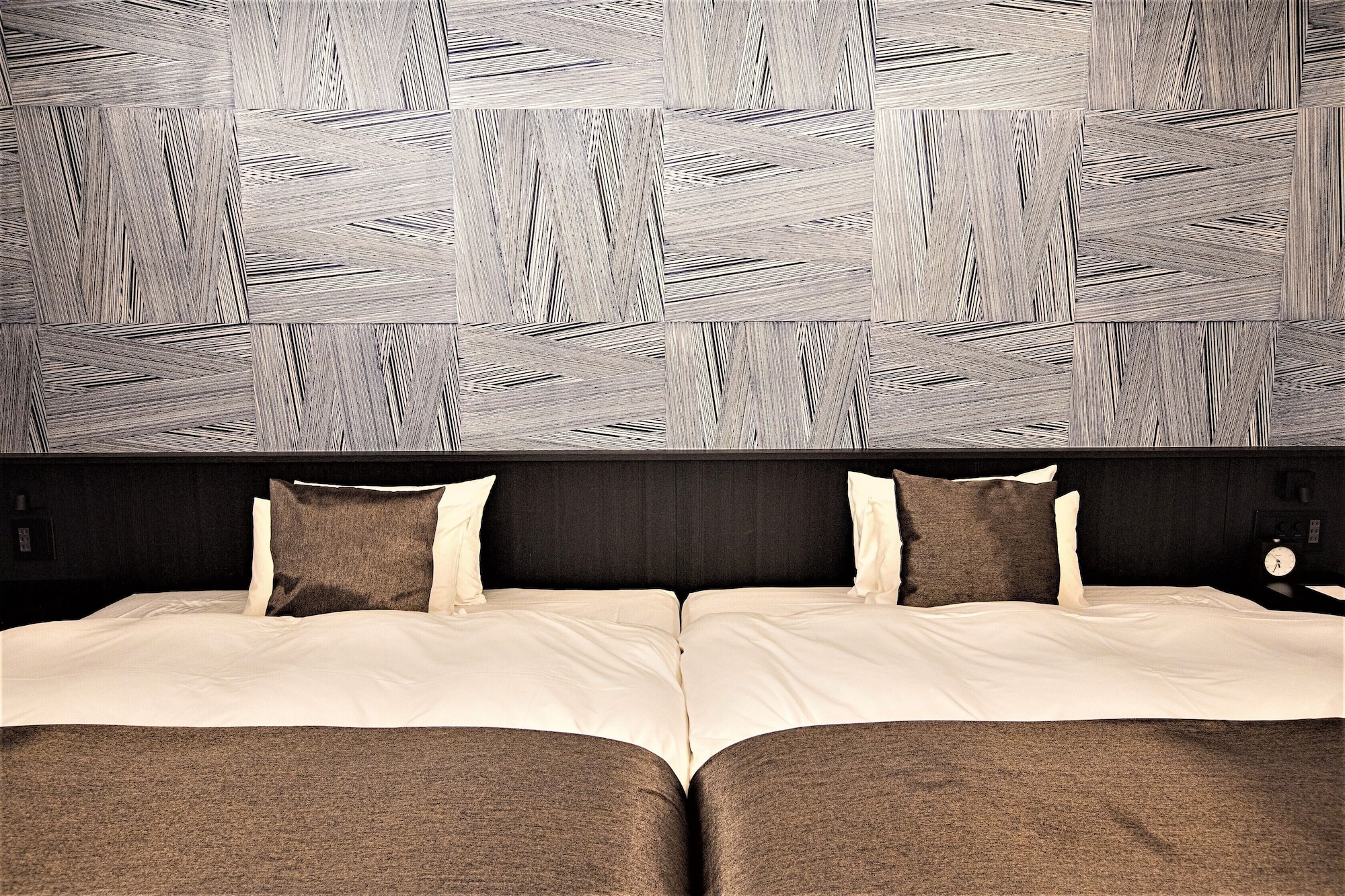 DELUXE, TWIN BEDS