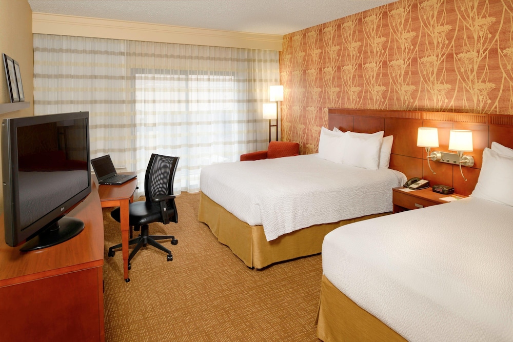 Courtyard by Marriott St Louis Creve Coeur 4/26