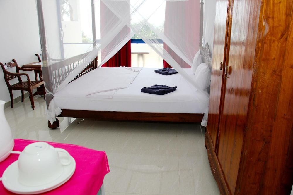 Paradise Beach Resort 50/50