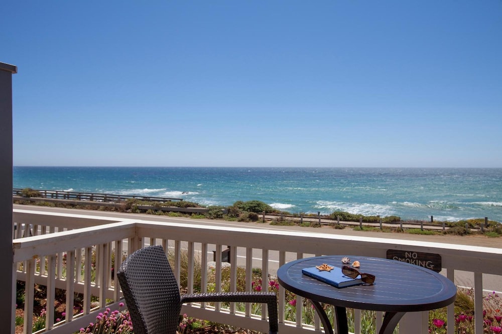 Sand Pebbles Inn 26/34