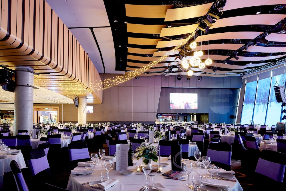 Oval Hotel Adelaide 37/50