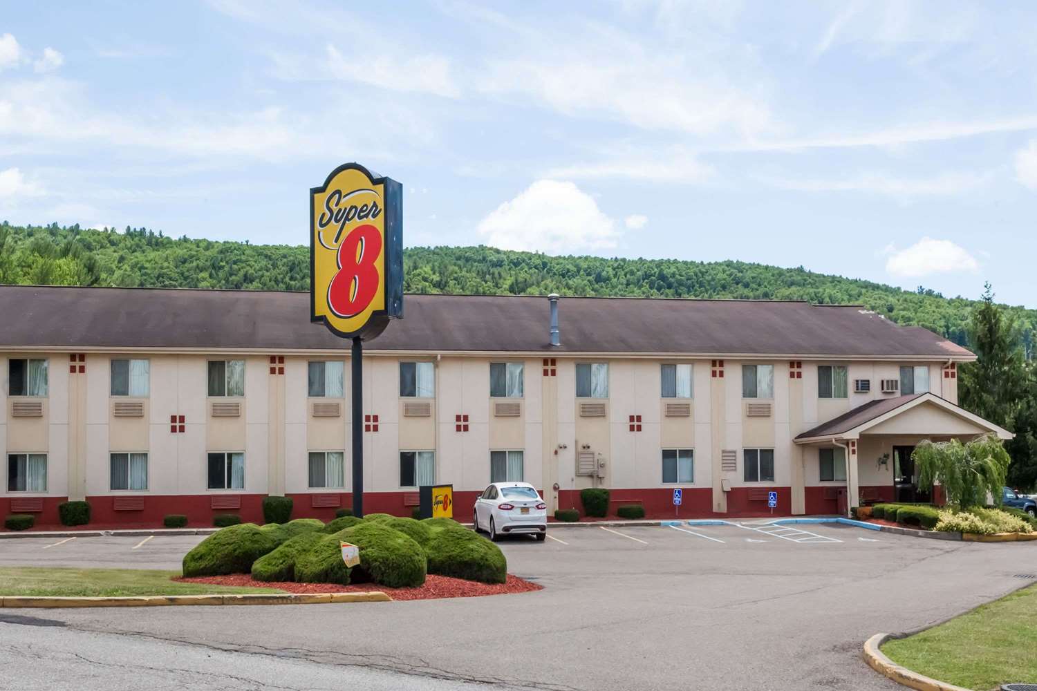 Super 8 by Wyndham Sidney NY 2/30