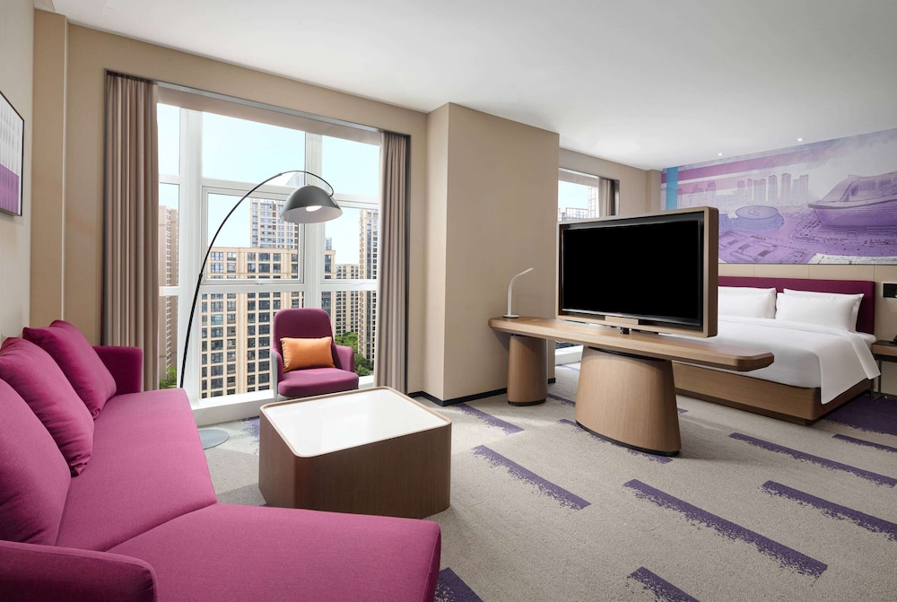 EXECUTIVE, SUITE, KING BED