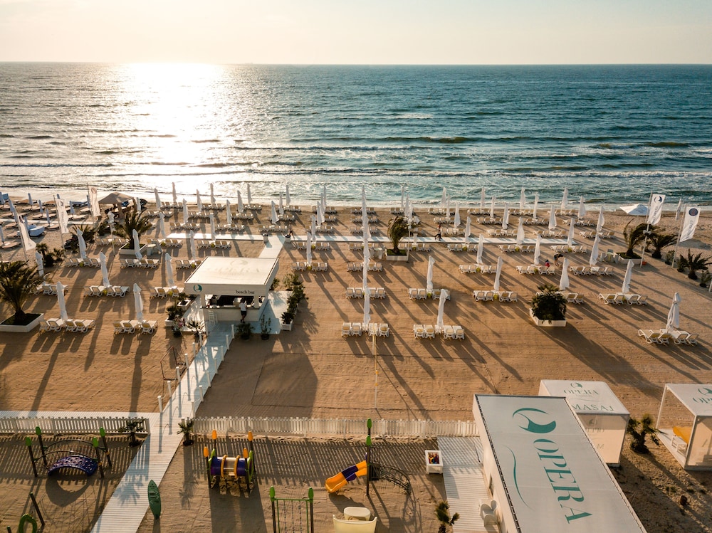 Hotel Opera Mamaia 63/70