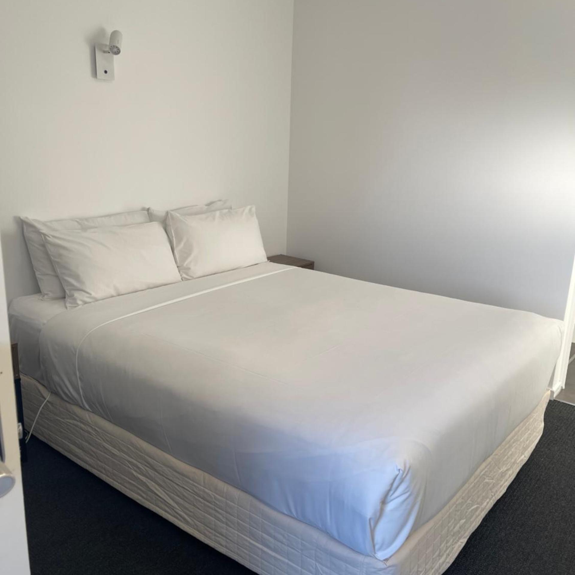 AVENUE MOTEL 6/49