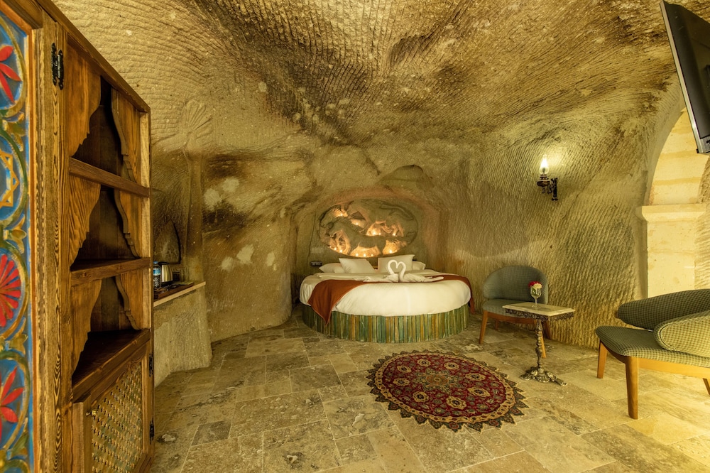 Foremanson Cave Hotel 46/50
