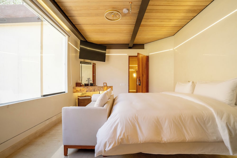 Basic, Studio, Suite, King Bed