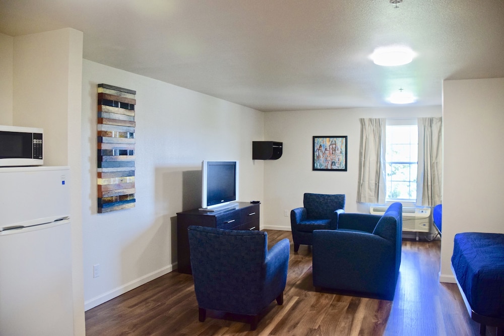 Stay Plus Extended Stay Suites 8/10