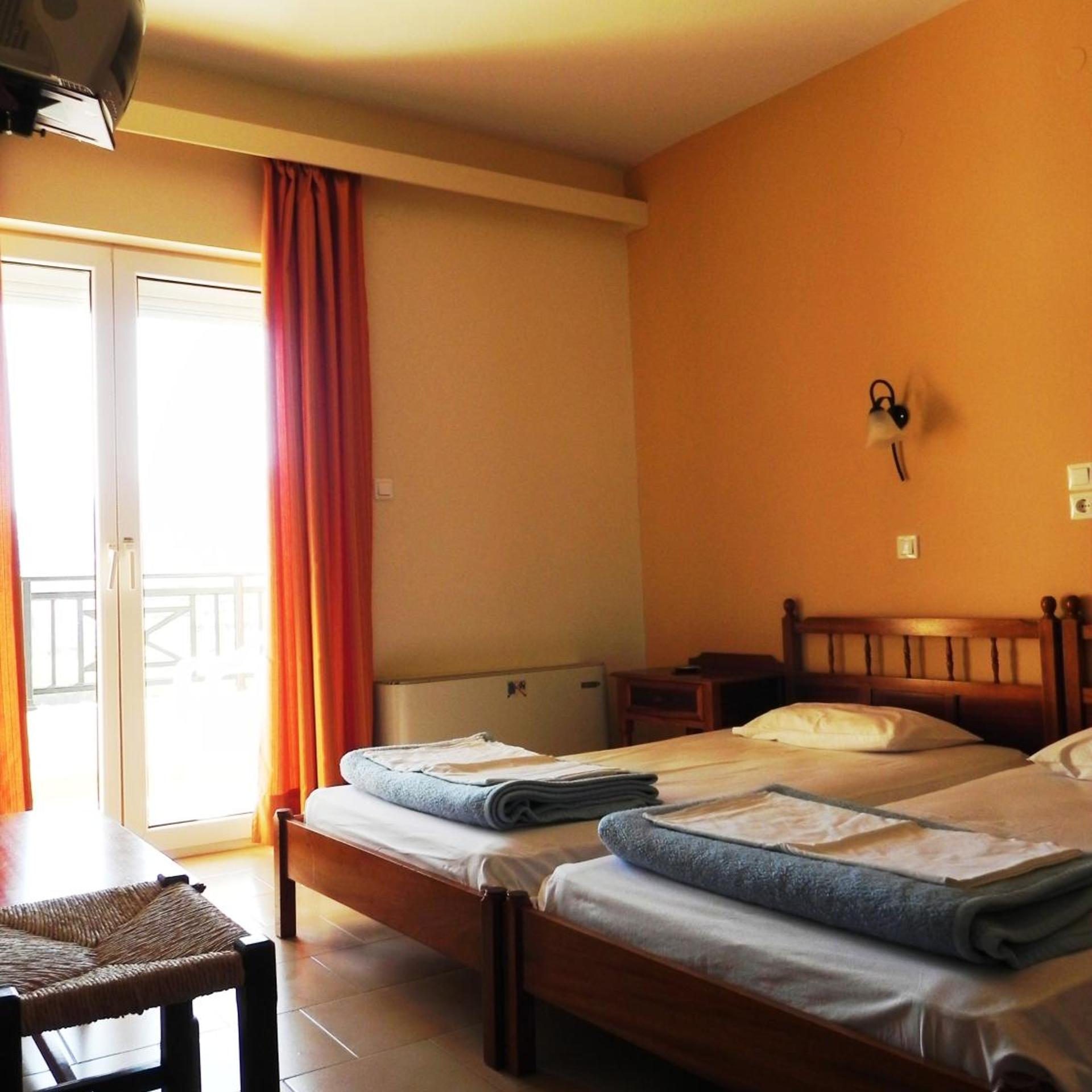 Room, Double Bed, Street View, Mountain View